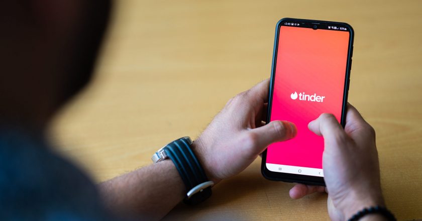 Aplicaciones para citas: un camino de vaivenes para encontrar a la media naranja