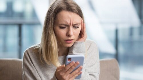 <strong>Doomscrolling: ¿por qué buscamos compulsivamente las malas noticias?</strong>