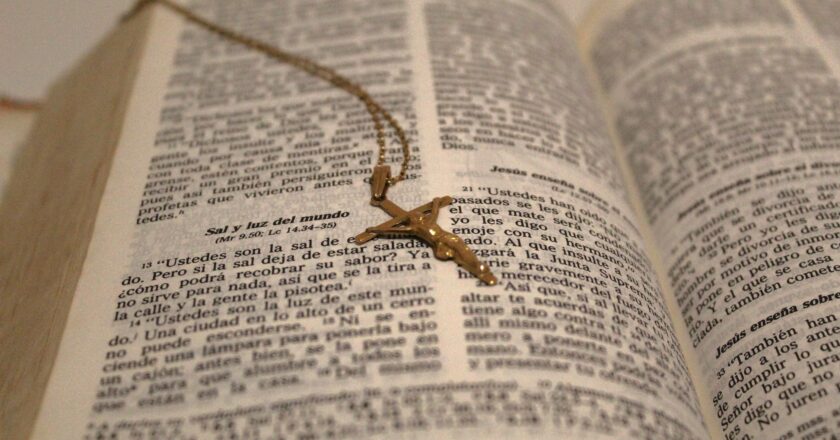 Las redes sociales: herramientas aliadas para compartir las palabras de Cristo